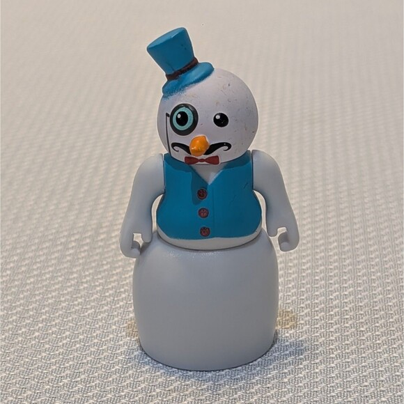 Lot of 2 Scarlett Sorceress and Snow Gentleman Roblox Series 4 Figures Only - Picture 2 of 13